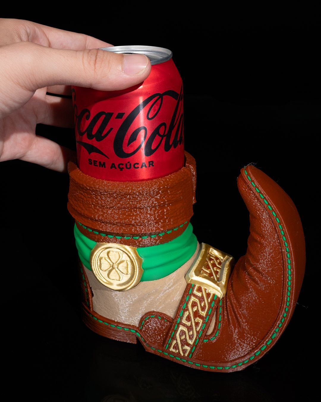 Novelty boot-shaped can holder